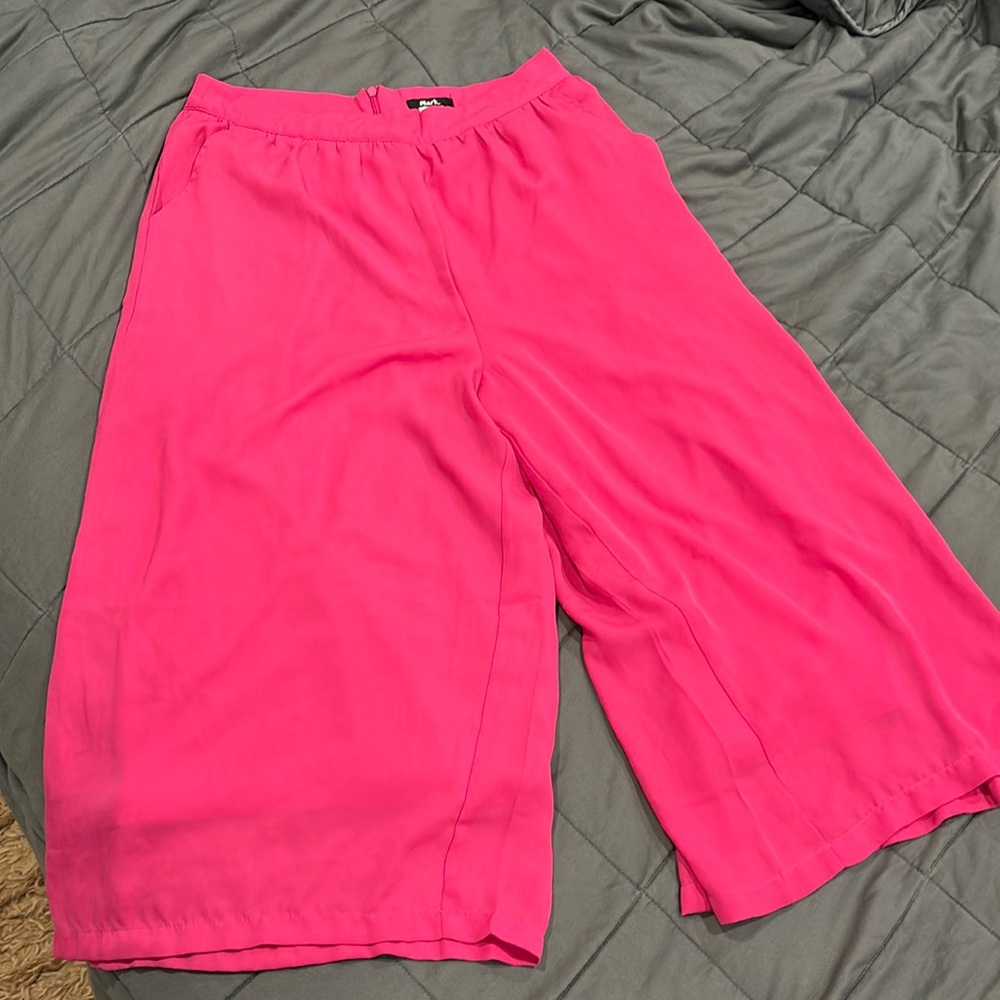 Flowy hot pink crop pants